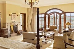 Fairmont-Mount-Kenya-swafari-Club__Signature-Suite-Bedroom
