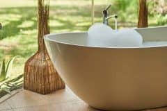 solio-lodge-Safari-living-bath-with-a-view