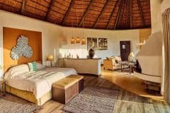 solio-lodge-Safari-living-bedroom-with-fire